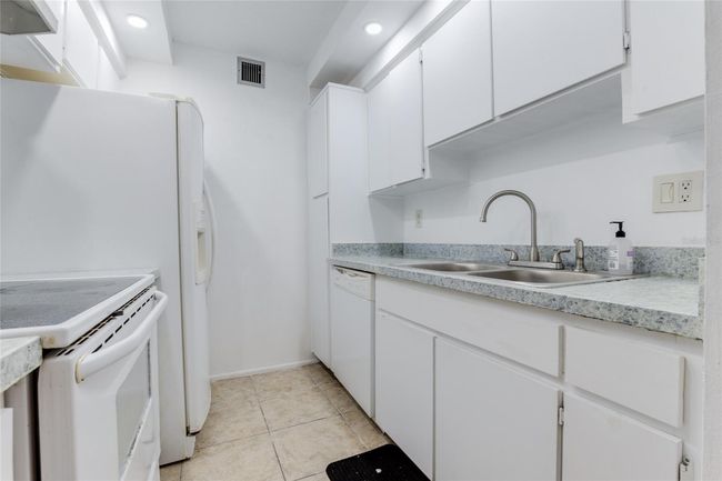 APT-213 - 4411 Shady Terrace Ln, Condo with 2 bedrooms, 2 bathrooms and null parking in TAMPA FL | Image 11