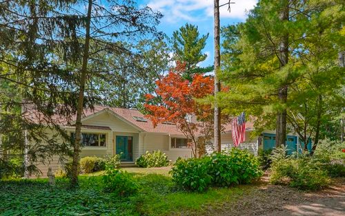 1721 Timberlane Dr, Traverse City, MI, 49686-2050 | Card Image
