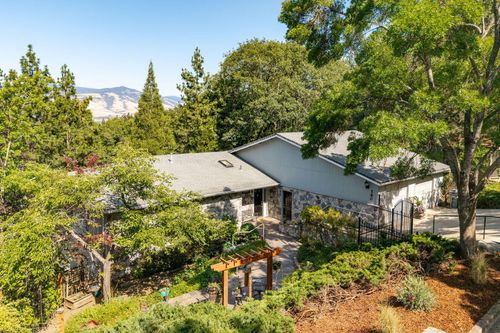 580 Weller Ln, Ashland, OR, 97520-3134 | Card Image