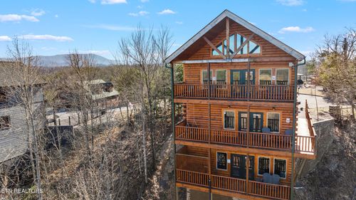 1120 N Trail Dr, Sevierville, TN, 37862-2731 | Card Image