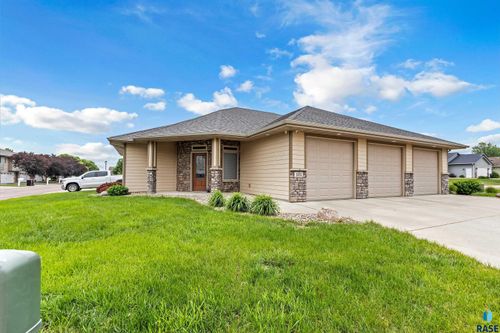 301 S Spring Pl, Brandon, SD, 57005-6676 | Card Image