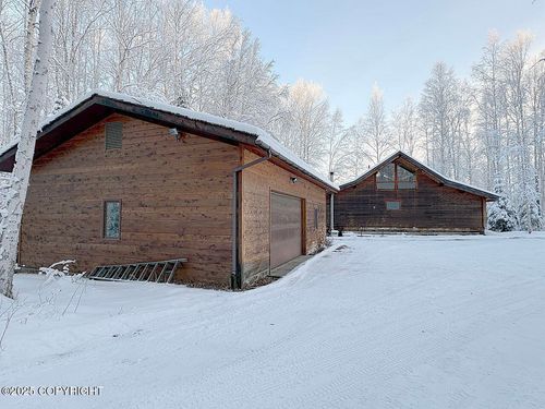 726 Goldfinch Rd, Fairbanks, AK, 99709-6634 | Card Image