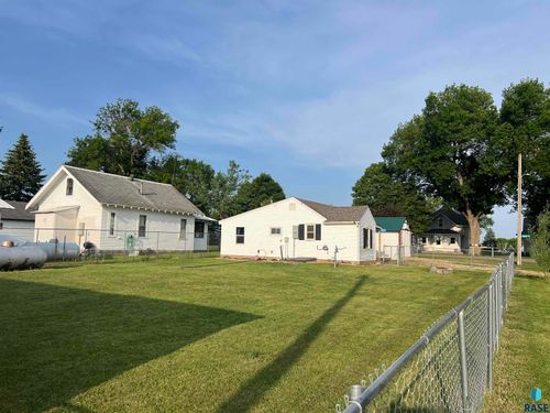 222 Central Ave, Kenneth, MN, 56147-4043 | Card Image