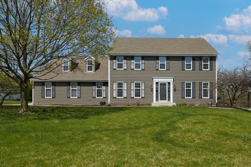 N49W16206 Graysland Dr, MENOMONEE FALLS, WI, 53051-7539 | Card Image