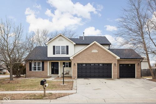 832 Port Dr, Avon, IN, 46123-1207 | Card Image