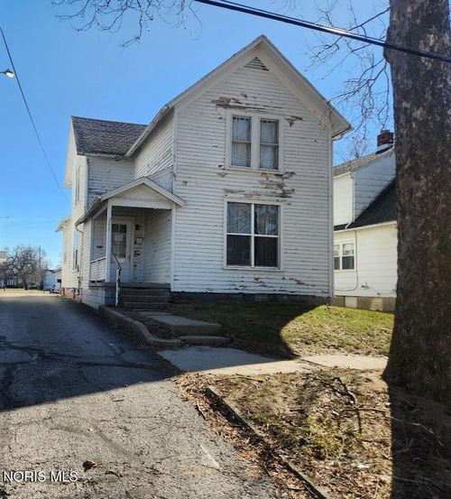 231 W Chestnut St, Wauseon, OH, 43567-1319 | Card Image
