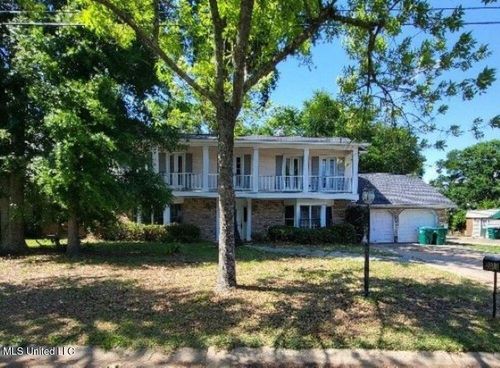 2411 Burke St, Gulfport, MS, 39507-2206 | Card Image