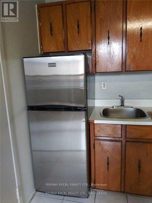 2-2863 Dundas Street W, Toronto (Junction Area), ON, M6P1Y9 | Card Image