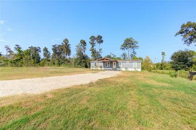 814 Road 5202, House other with 3 bedrooms, 2 bathrooms and null parking in Cleveland TX | Image 2