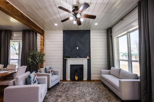 209 Chestnut St, Pauls Valley, OK, 73075-1609 | Card Image