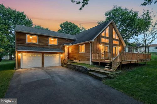 4 Johnson Dr, EAST BERLIN, PA, 17316-9302 | Card Image