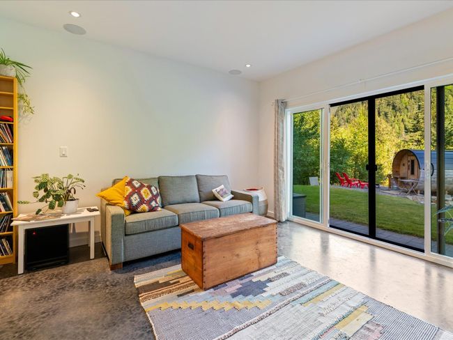 2258 Windsail Pl, House other with 5 bedrooms, 5 bathrooms and 7 parking in Squamish BC | Image 25