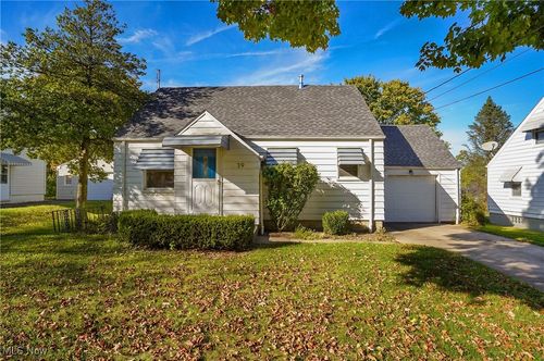39 Renee Dr, Struthers, OH, 44471-1517 | Card Image