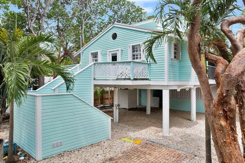 71 N Bay Harbor Dr, Key Largo, FL, 33037-2016 | Card Image