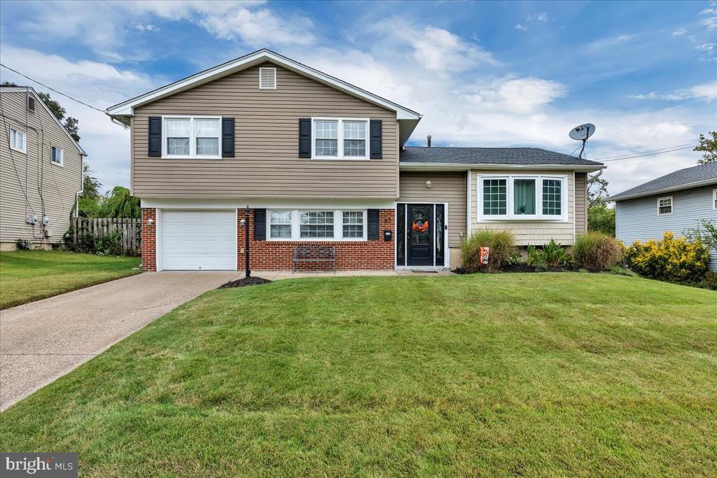 Greenwood Dr, Blackwood, NJ 08012
