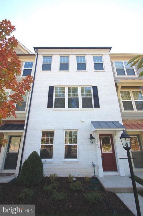43975 Eastgate View Dr, CHANTILLY, VA, 20152-6106 | Card Image