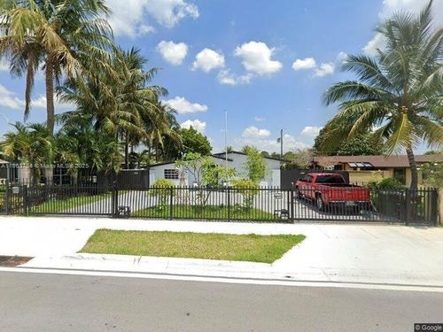 631 Se 3rd Pl, Hialeah, FL, 33010-5427 | Card Image