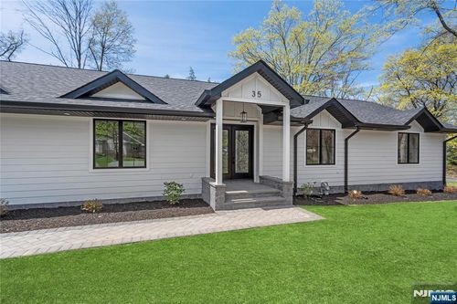 35 Stone Fence Rd, Allendale, NJ, 07401-1851 | Card Image
