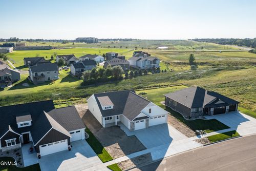 322 Flint Dr, Bismarck, ND, 58503-5727 | Card Image