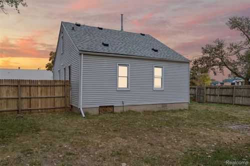 12866 Toepfer Rd, Warren, MI, 48089-4831 | Card Image