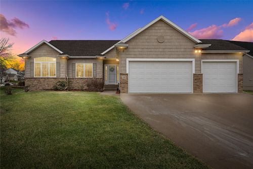 201 Teakwood Ln Ne, Cedar Rapids, IA, 52402-1645 | Card Image