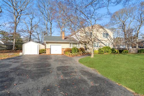 211 Mooney Pond Rd, Selden, NY, 11784-3401 | Card Image