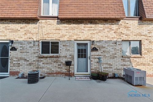 apt-11-728 Fairway Dr, Wauseon, OH, 43567-9200 | Card Image