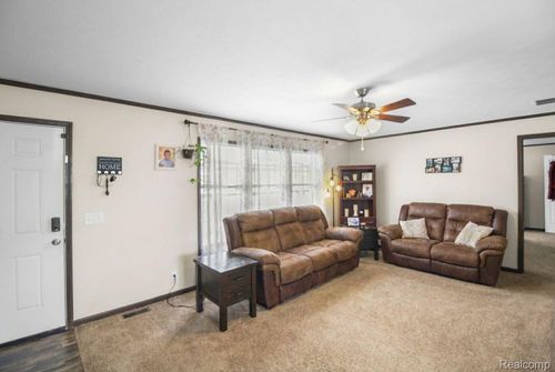 29400 Meadow Ln, Gibraltar, MI, 48173-1261 | Card Image