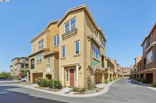 5743 Oceanspray Rd, Newark, CA, 94560-4886 | Card Image