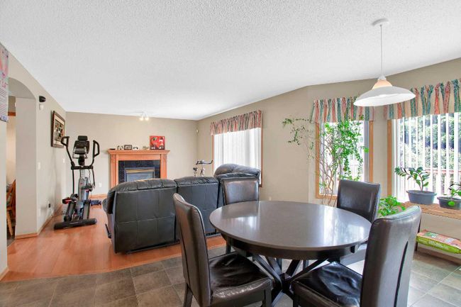 128 West Creek Pond, Home with 4 bedrooms, 3 bathrooms and 4 parking in Chestermere AB | Image 5
