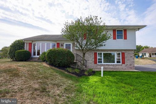 1015 Ginger Dr, YORK, PA, 17408-8261 | Card Image
