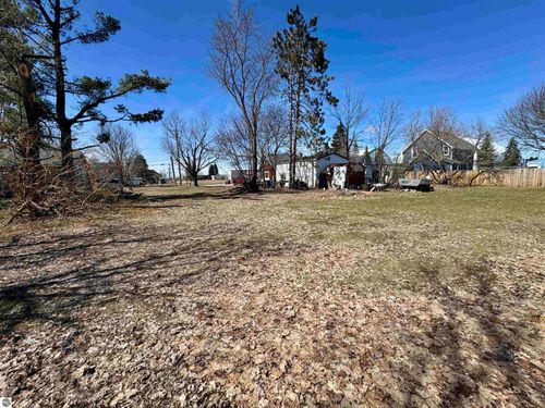 924 Farrar St, Cadillac, MI, 49601-1349 | Card Image