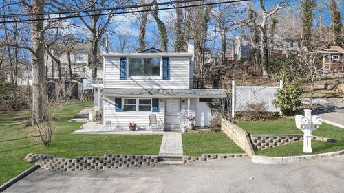 7 Yucca Rd, Rocky Point, NY, 11778-8712 | Card Image