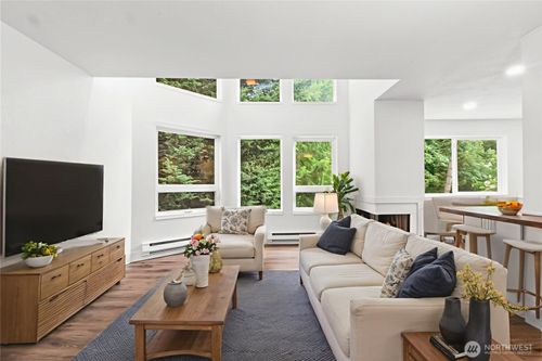 8-3423 W Government Way, Seattle, WA, 98199-1354 | Card Image