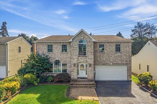 11 2nd St, Glenwood Landing, NY, 11547-3020 | Card Image