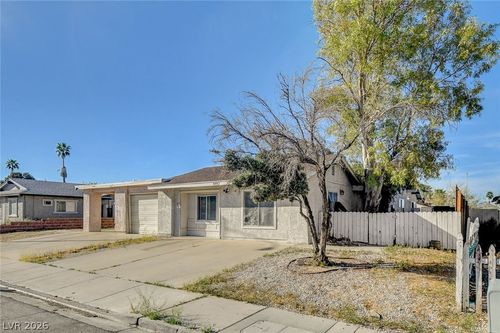 4442 Via San Rafael, Las Vegas, NV, 89103-2622 | Card Image