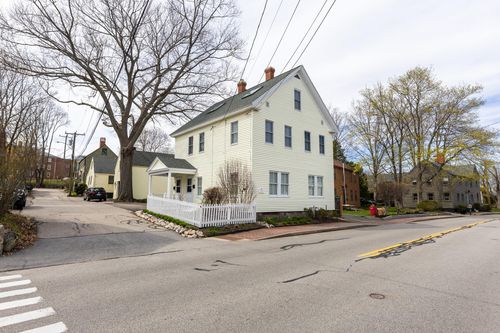 19 Blossom St, Portsmouth, NH, 03801-4519 | Card Image