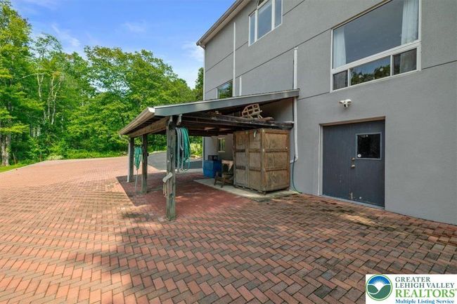 1553 Middle Rd, House other with 4 bedrooms, 5 bathrooms and null parking in Stroudsburg PA | Image 4