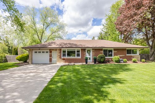 N58W21772 Maclynn Dr, Menomonee Falls, WI, 53051-5308 | Card Image