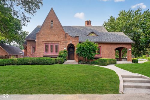 5202 Central Ave, Indianapolis, IN, 46220-3039 | Card Image