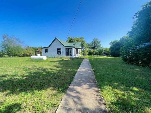 7017 W Main St, Cushing, OK, 74023-5614 | Card Image