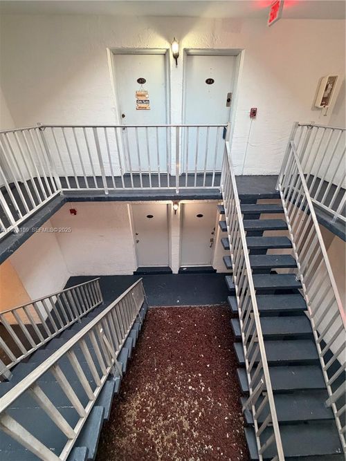 apt-b8-7250 Sw 94th Pl, Miami, FL, 33173-3237 | Card Image