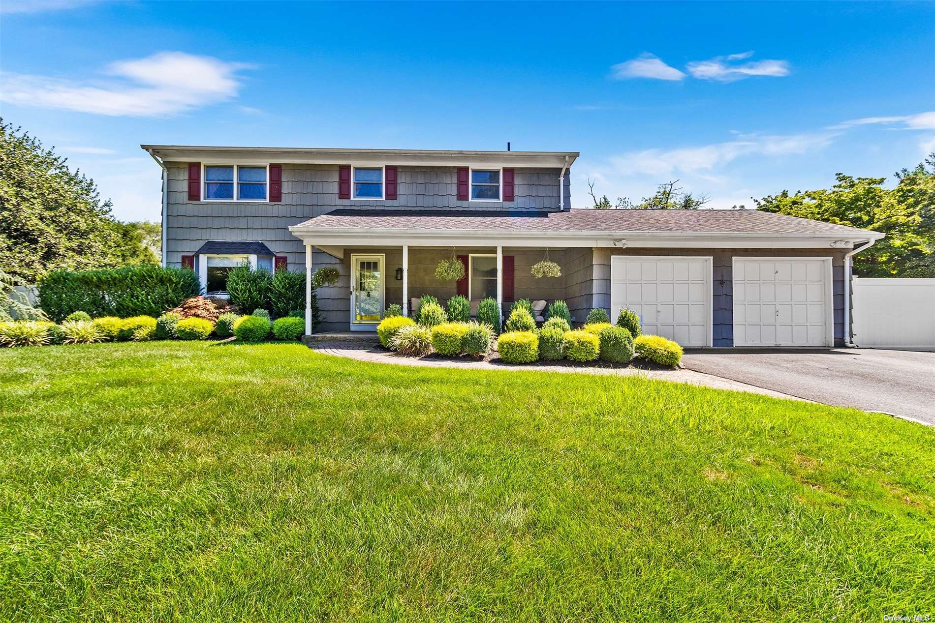Buccaneer Ln, East Setauket, NY 11733