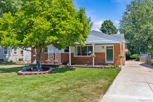 15922 Deering St, Livonia, MI, 48154-3469 | Card Image