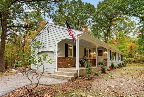 7 Hancock St, Plainville, MA, 02762-1003 | Card Image