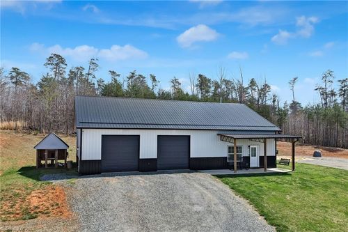 1034 Brooks Rd, Reidsville, NC, 27320-7580 | Card Image