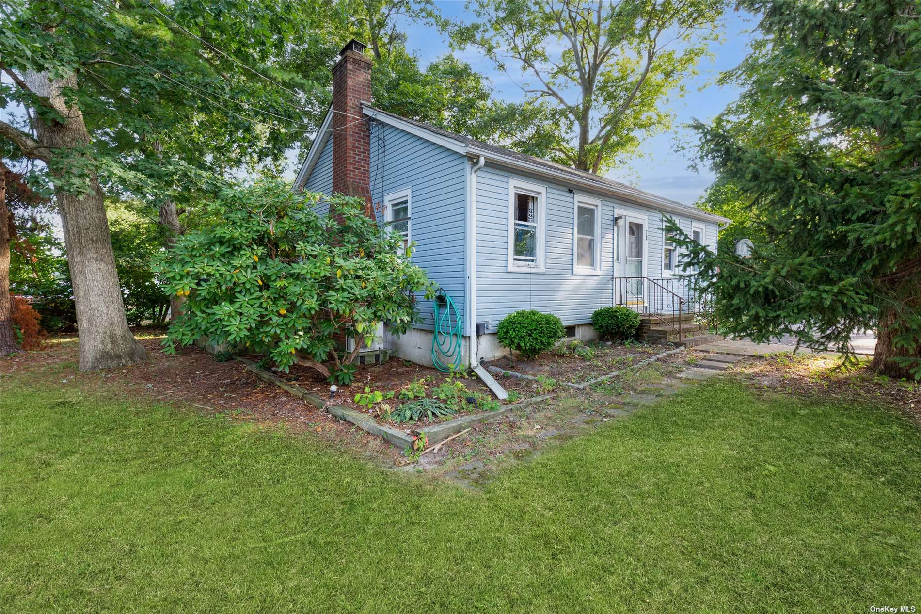 Rose Dr, Ronkonkoma, NY 11779