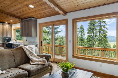 12185 Skislope Way, Truckee, CA, 96161-6619 | Card Image