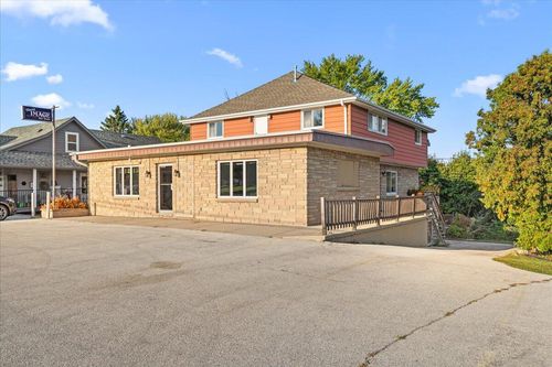 1817 N Main St, West Bend, WI, 53090-1547 | Card Image