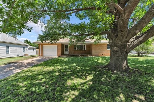 152 Wallace Ave, Kingman, KS, 67068-1058 | Card Image